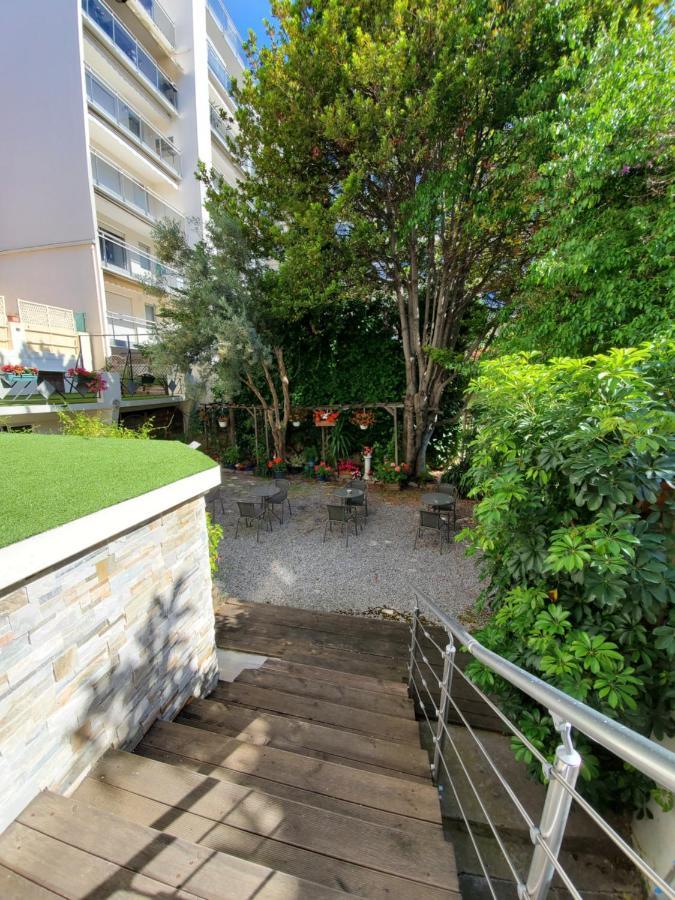 Brit Hotel Colbert Juan-les-Pins Exterior photo