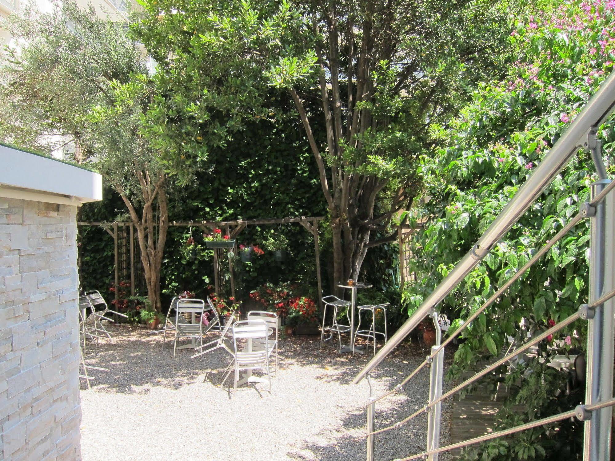 Brit Hotel Colbert Juan-les-Pins Exterior photo